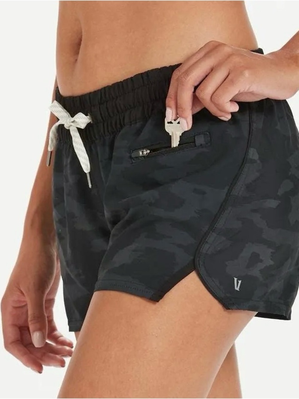 Vuori Clementine Performance Shorts Womens SZ L Black Camo Outdoor Granola Gym